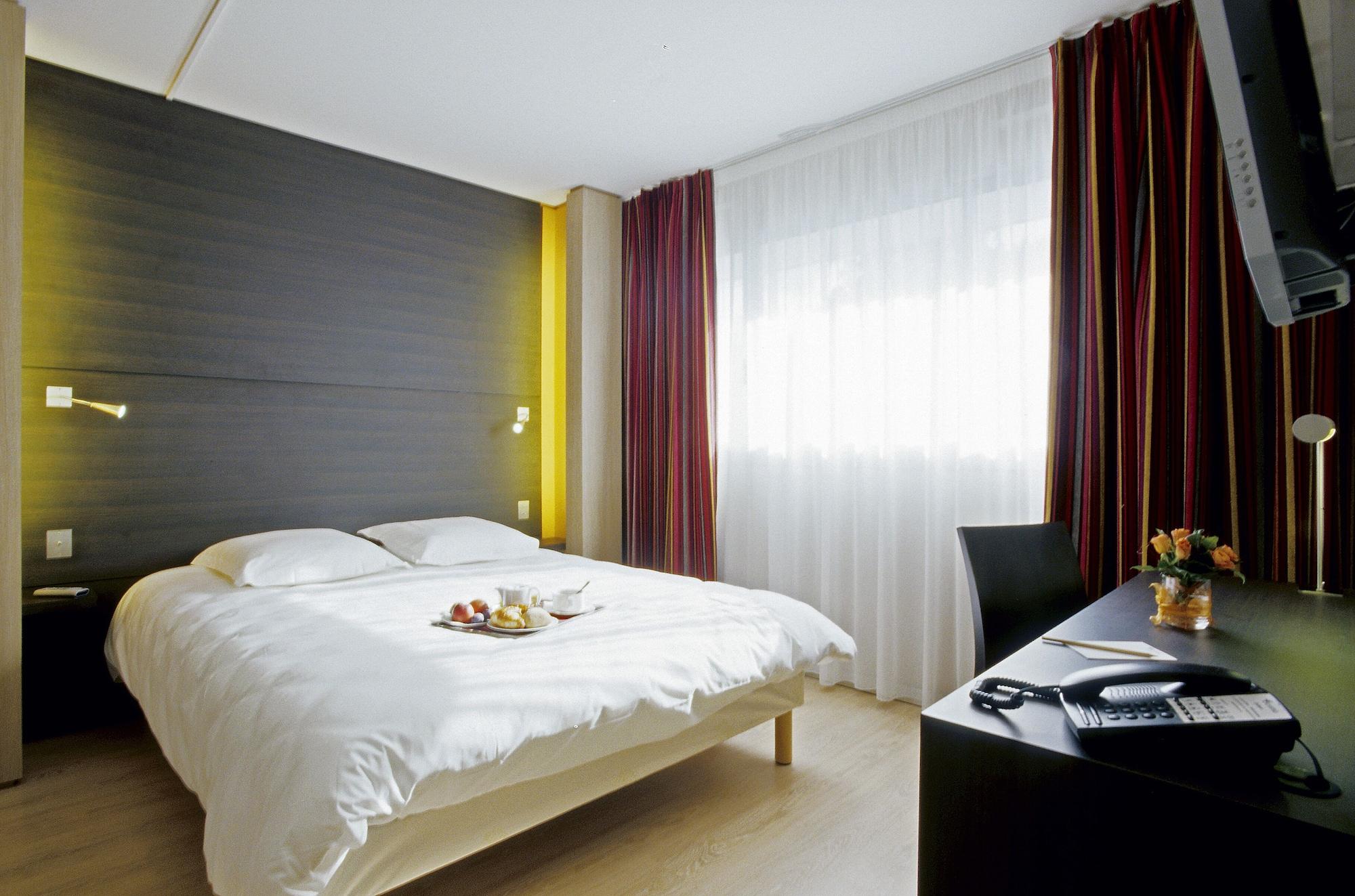 Oceania Quimper Hotel Exterior photo